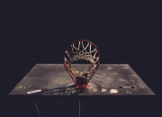 开云体育中国官网-攻防一体！哈利伯顿全能统治，广厦主场力克猛龙展现团队实力