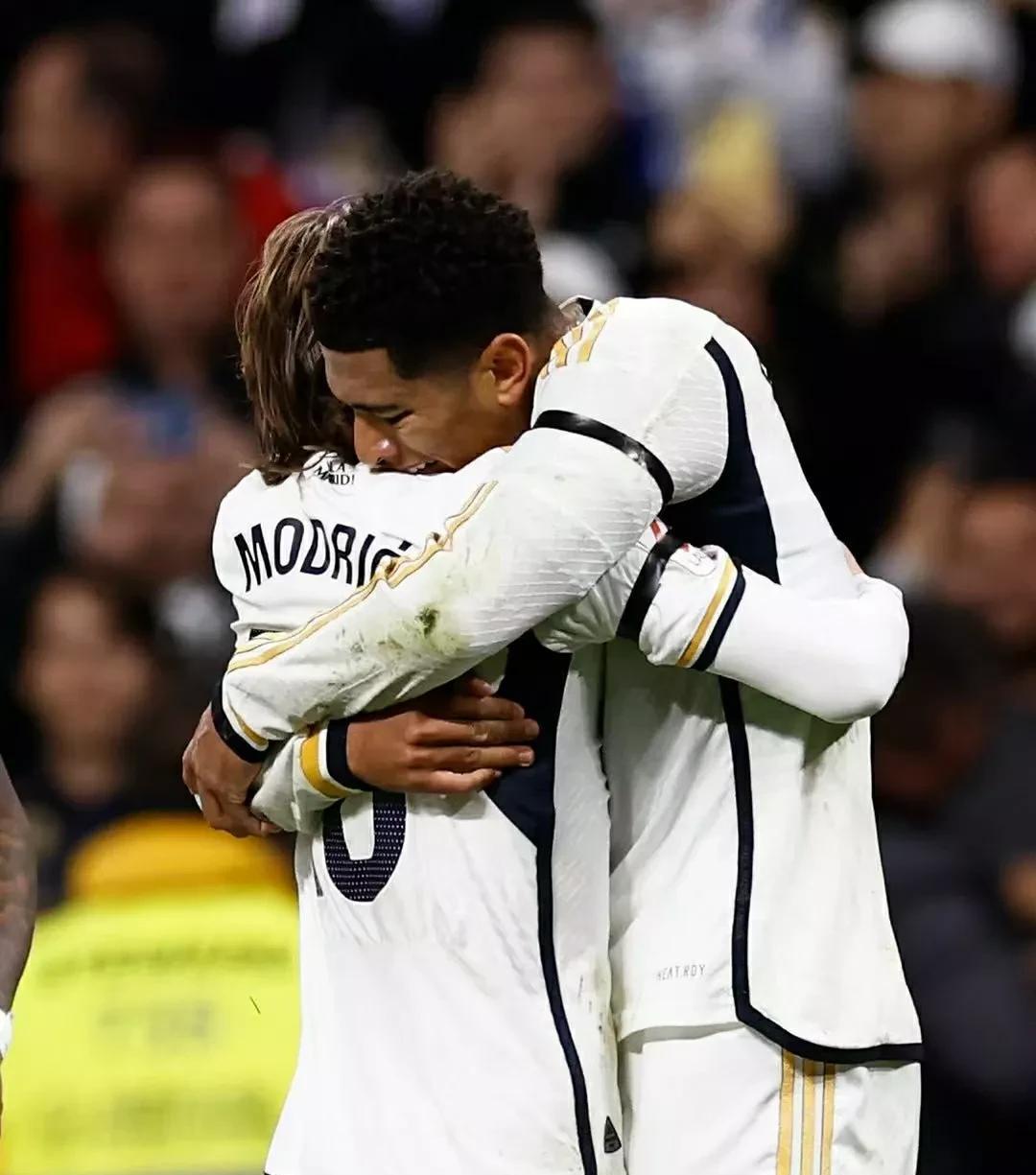 里昂逆转巴黎，贝林厄姆带队取胜