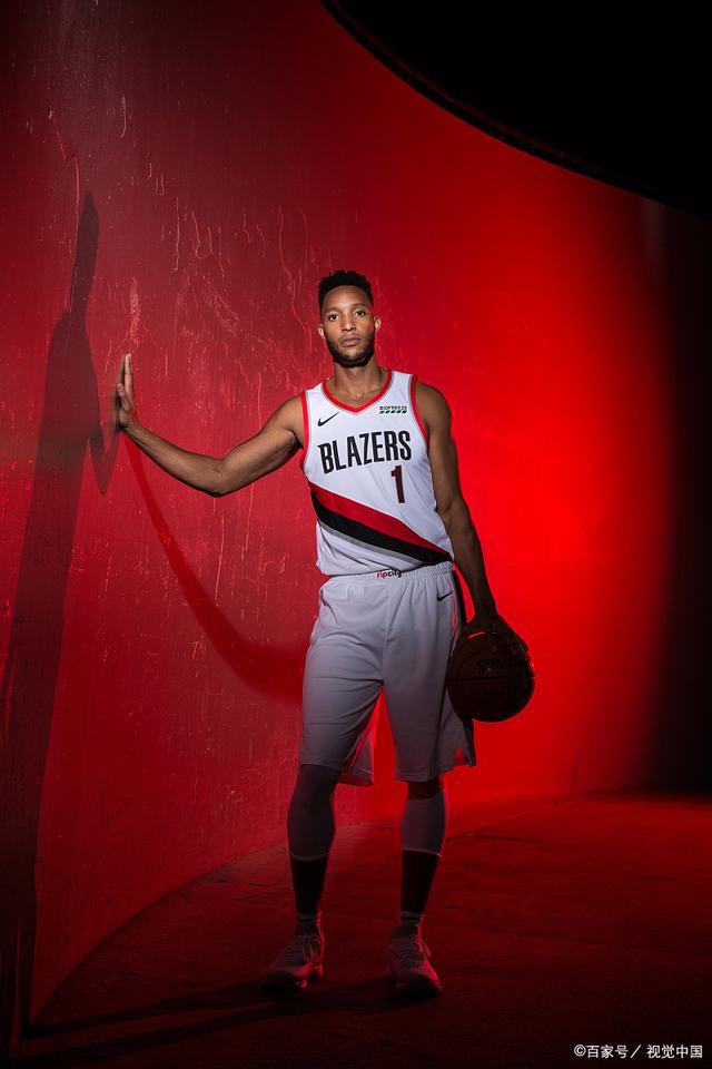 快船前锋利拉德展现全方位实力