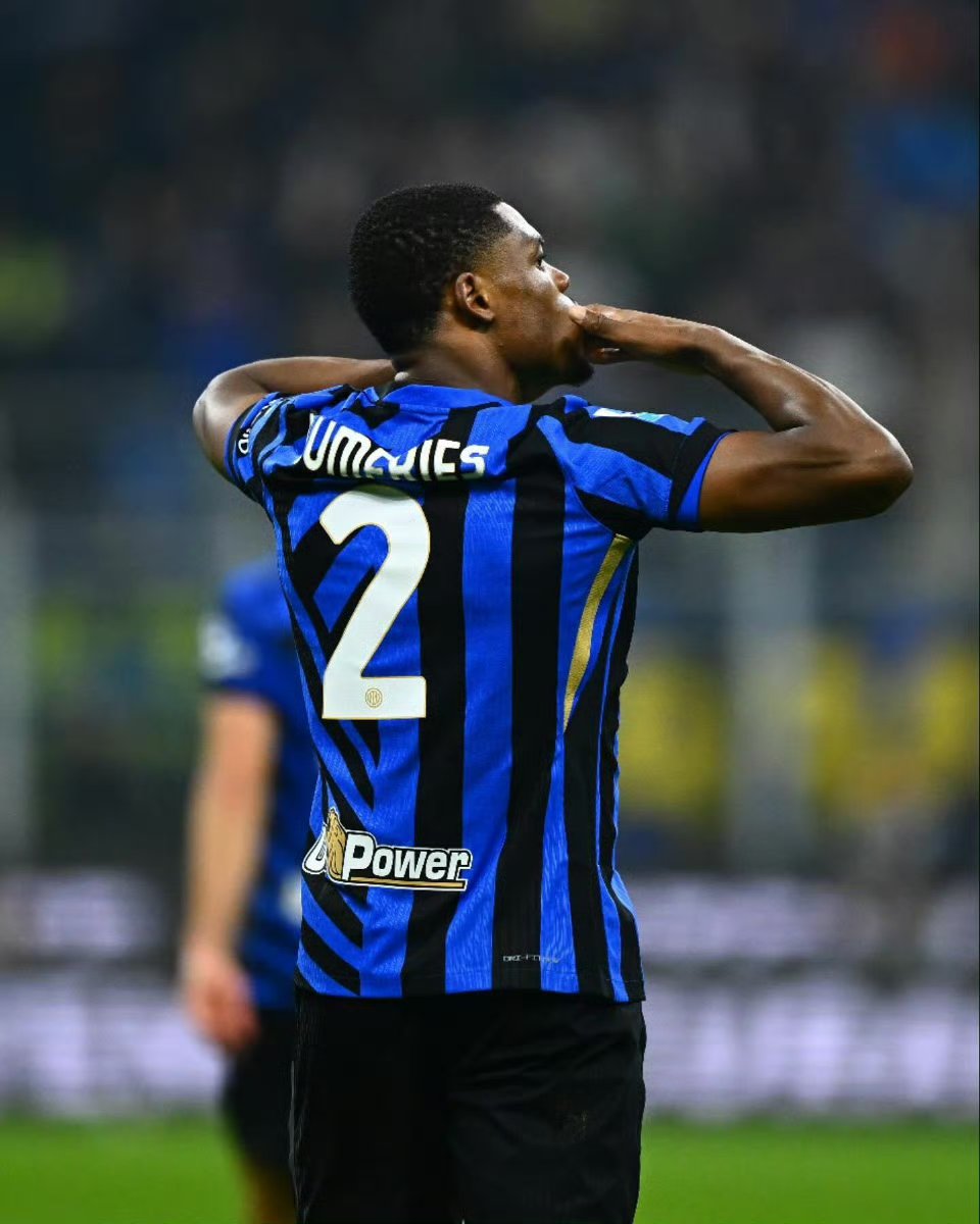 尤文图斯前锋眼看球门再度得手的简单介绍