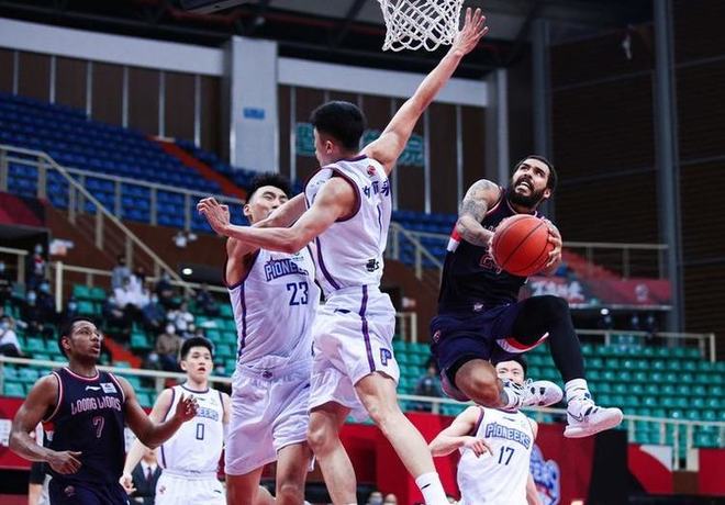 北京对阵天津：两队争夺胜利，胜利者晋级