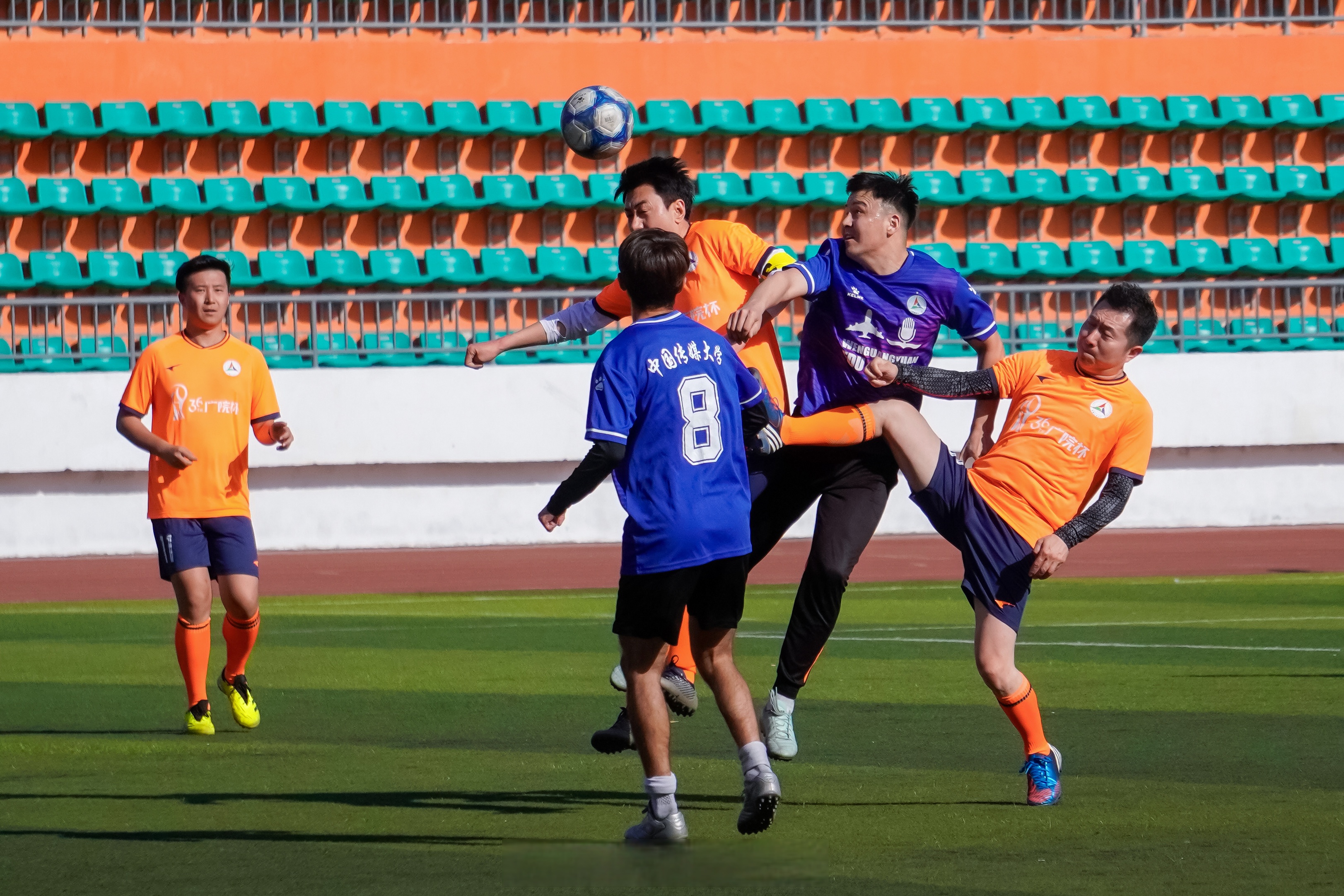 包含精湛技艺展现无限风采,球场上光芒四射的词条 包含精湛技艺展现无限风采,球场上光芒四射的词条