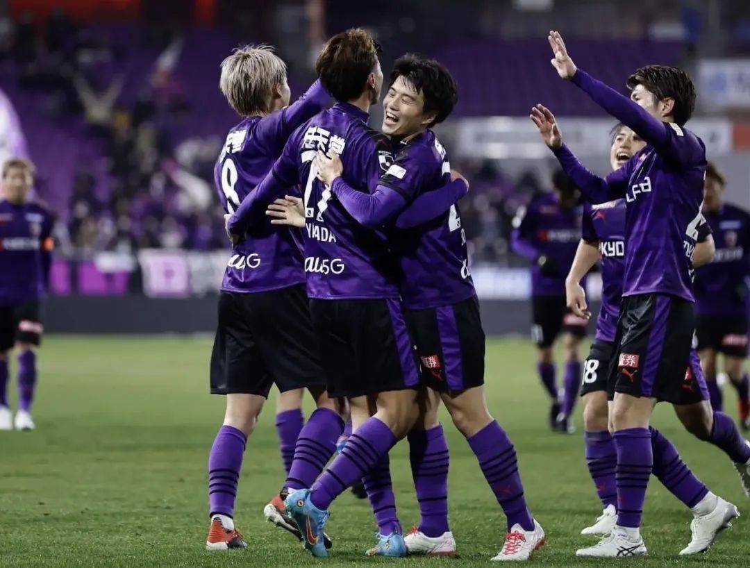 广岛三箭对望浦和红钻，鏖战场上的简单介绍