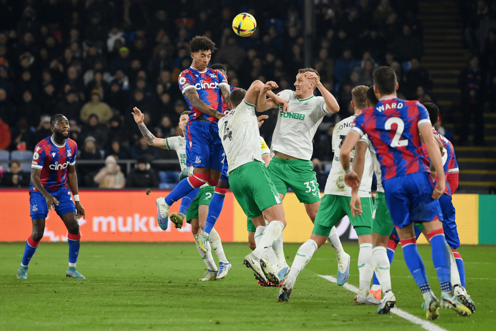 包含博洛尼亚队获得惊险胜利，连续不败的词条