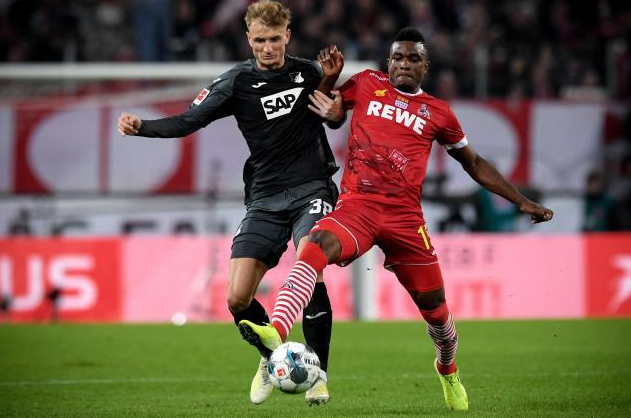 霍芬海姆在紧张比赛中获得胜利