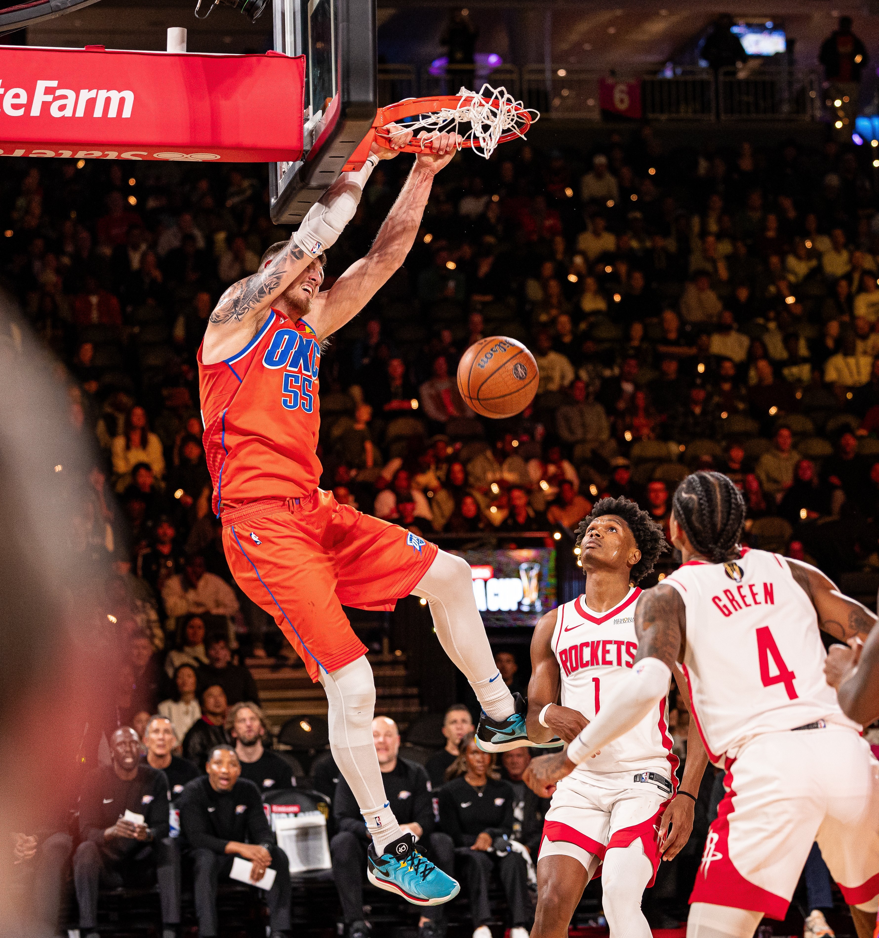 猛龙客场击败掘金，取得重要胜利