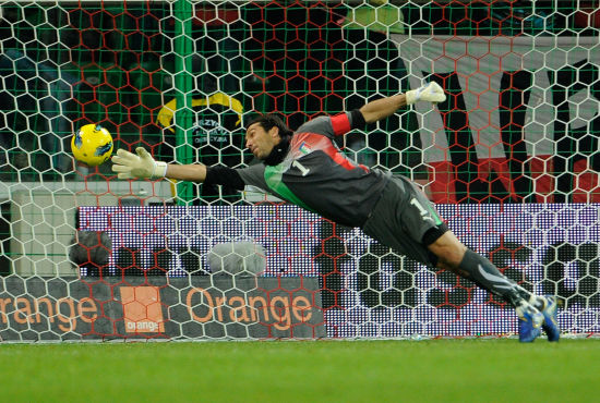 关于西班牙队挑战波兰队，胜负难料赛场上的信息