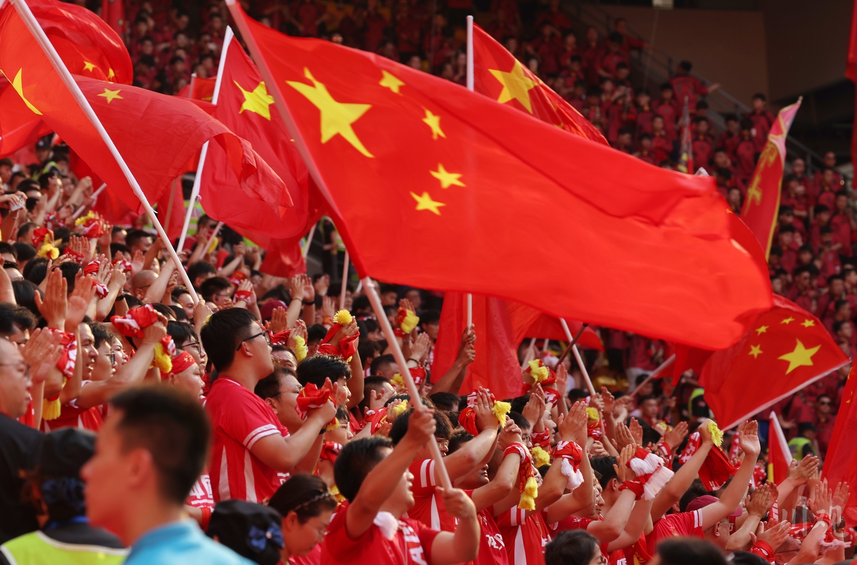 包含中国足球实力强大！国家队力克对手，晋级最高荣誉的词条