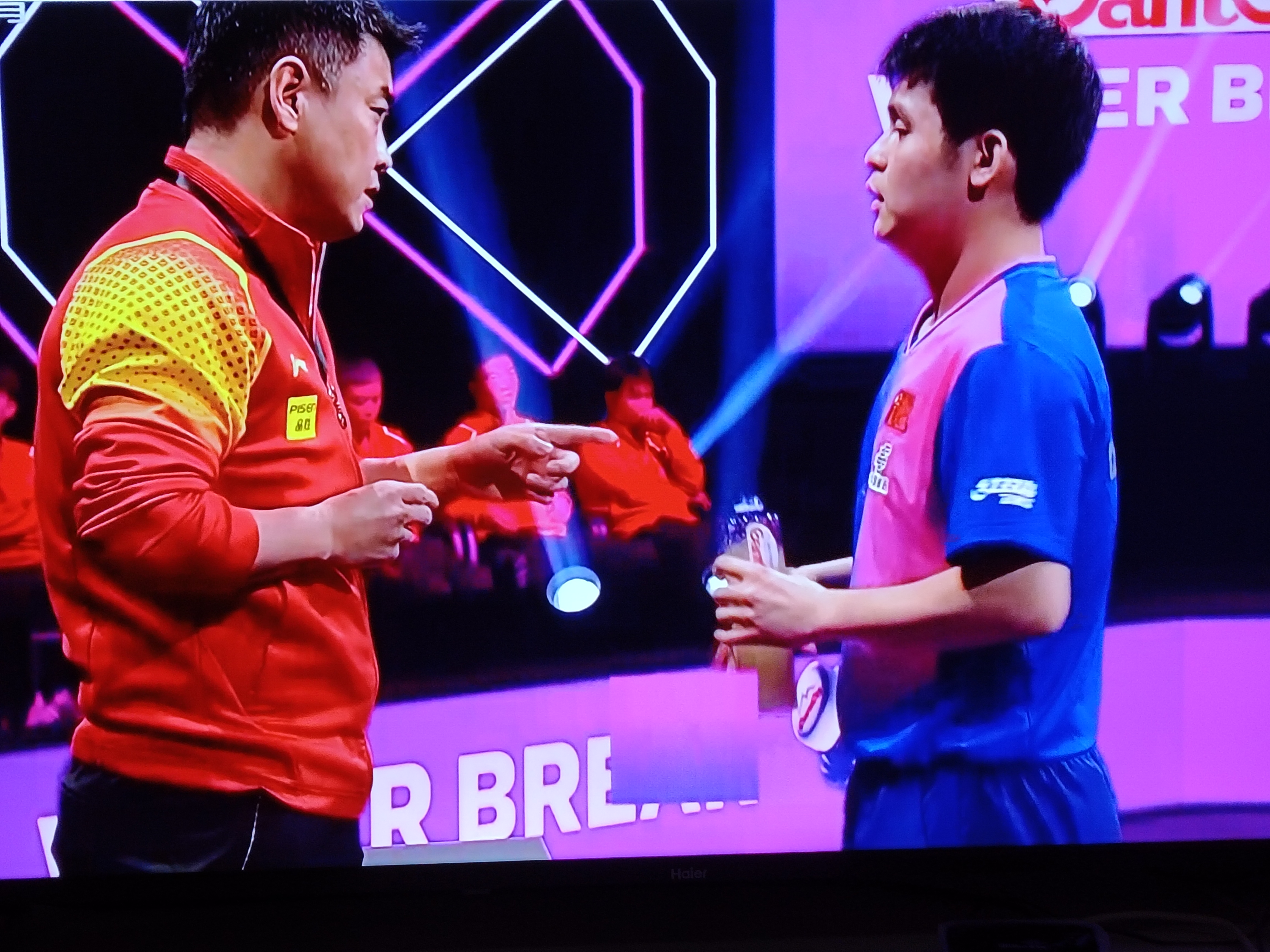 实力选手争相称霸,博得观众掌声 实力选手争相称霸,博得观众掌声