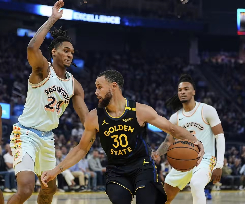 雄鹿B队强势雷霆，巴恩斯统治全场的简单介绍