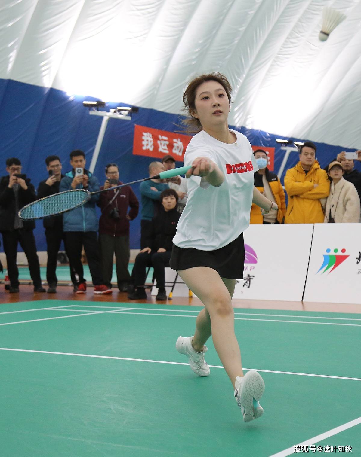 体育竞技中,女子球队斗志昂扬 体育竞技中,女子球队斗志昂扬