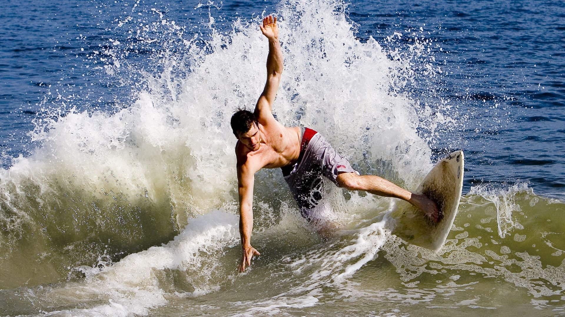 赛道与球场，F1年度争冠焦点战与山西队巅峰对决的胜利交响