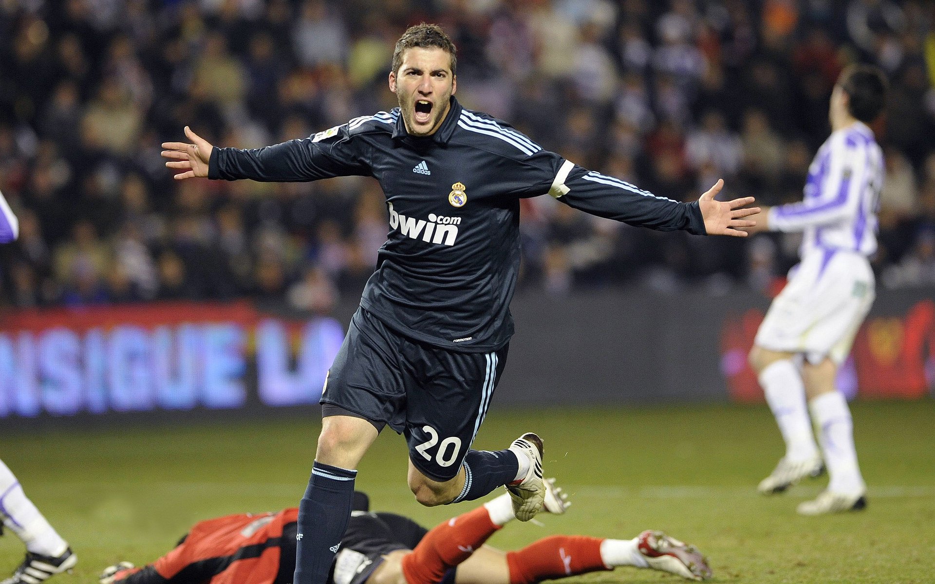 欧冠淘汰赛之夜,小贾伦·杰克逊一手掌控比赛走势的战术密码