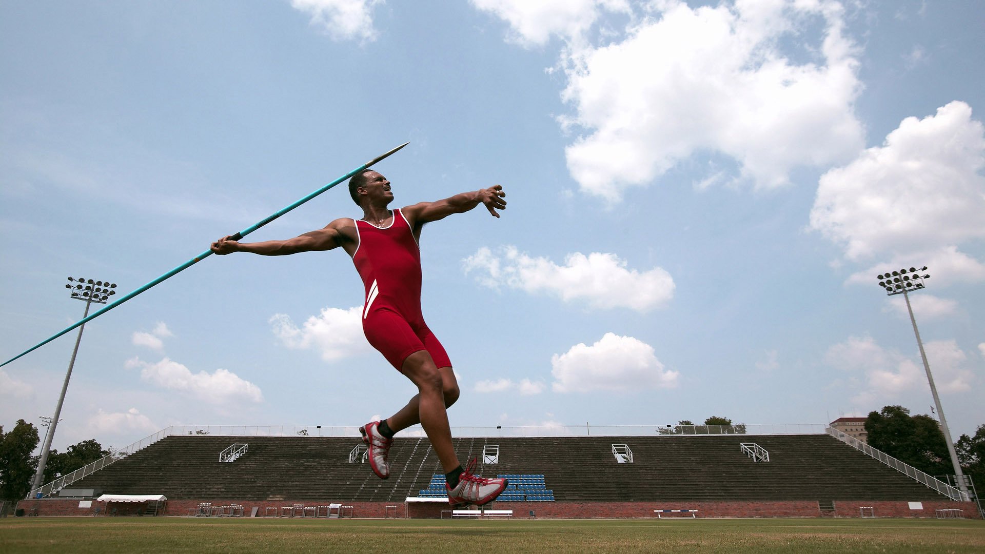 世界排名争夺战之夜，姆巴佩冠军级表现改写足球版图
